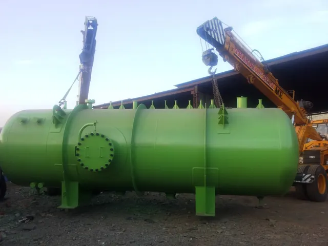 Process tank being lifted for dispatch, Techno Power Engineers, Pune