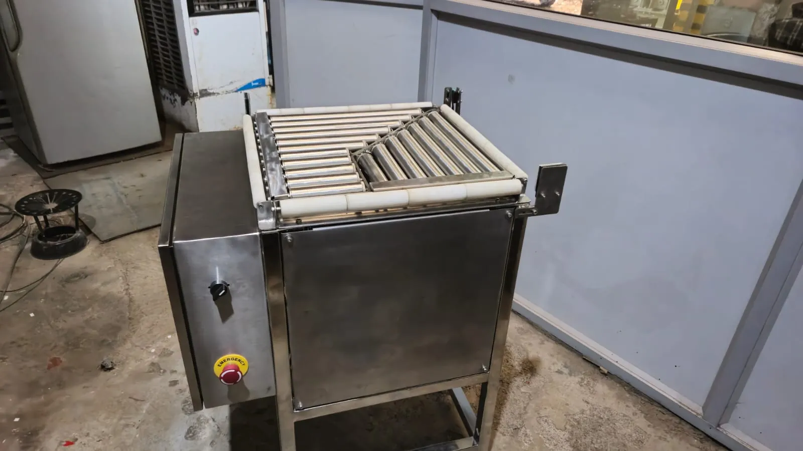 Stainless steel roller conveyor by Techno Power Engineers, Pune